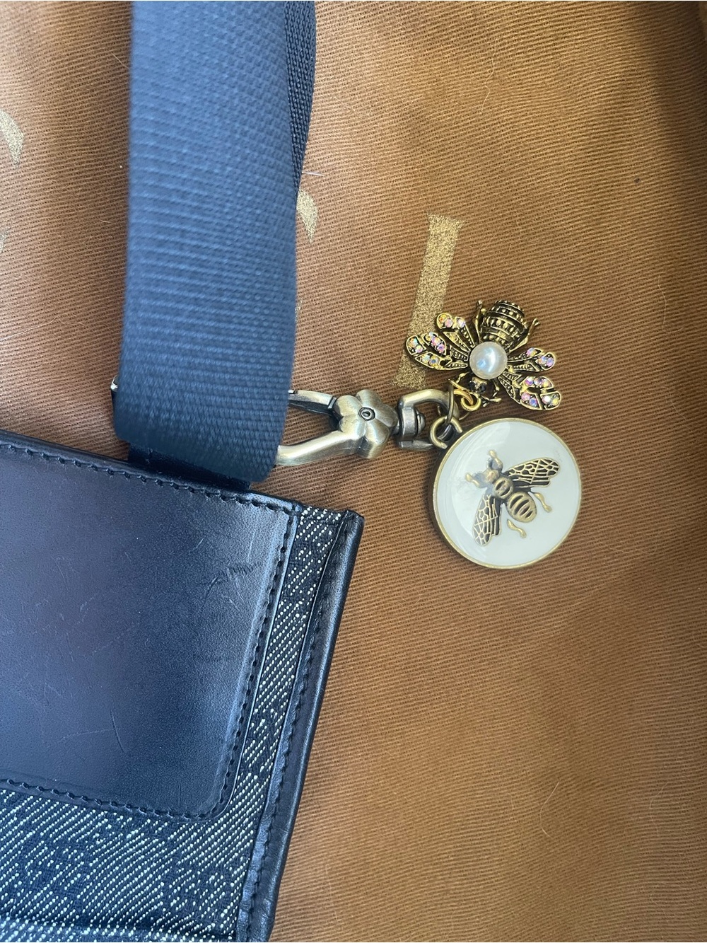 Gucci Black GG Supreme Crossbody Bag with Gold Charm - Picture 3 of 16